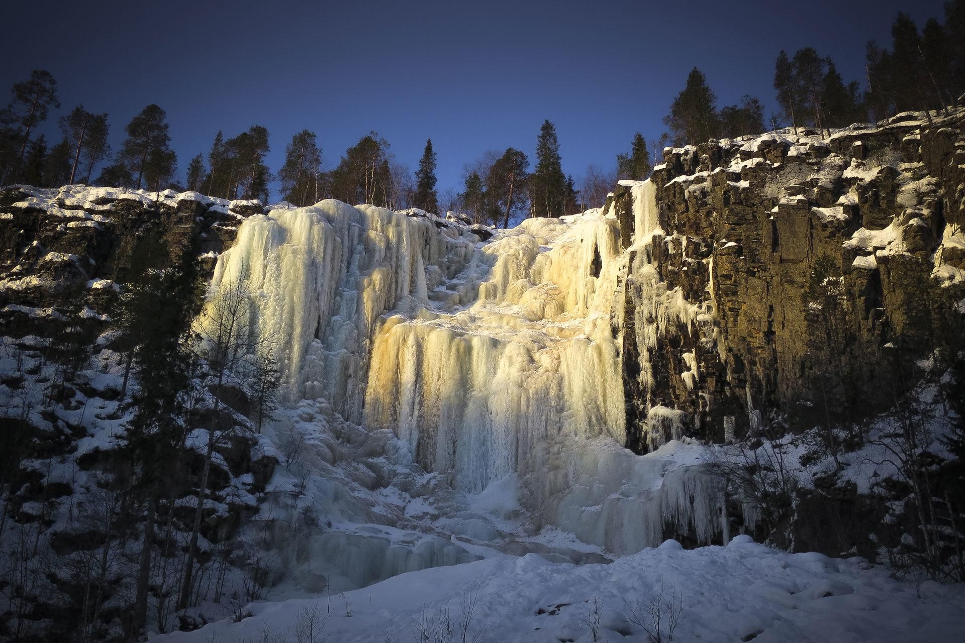 Rovaniemi: Gefrorene Wasserfälle in der Korouoma-Schlucht mit Guide