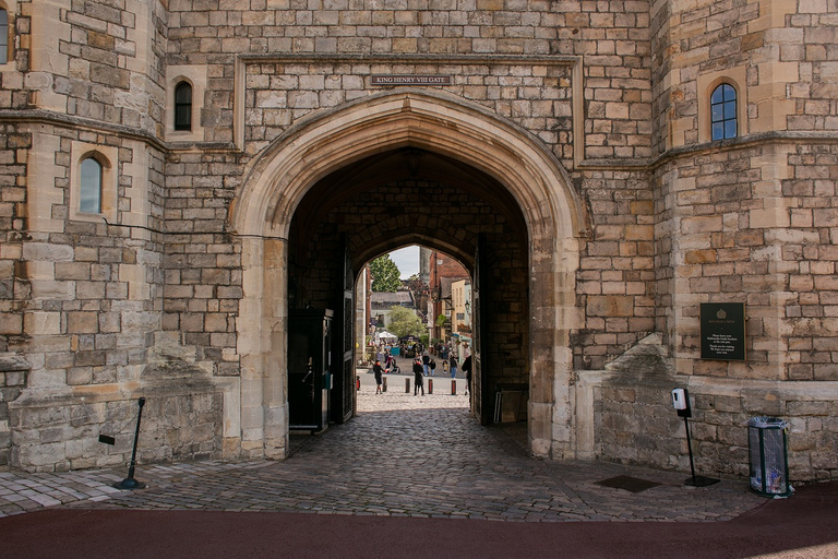 Windsor Castle Hampton Court palace Private Tour with Ticket