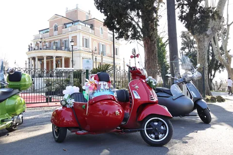 Roma: Passeio de Vespa Sidecar com serviço de busca, traslado de ida e volta e Gelato