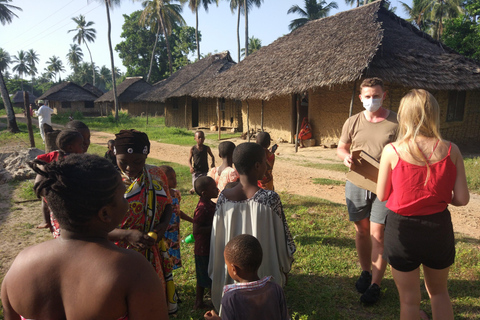 Mombasa: Nguuni Wildlife Walk & Mijikenda Village Experience