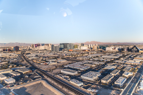 Las Vegas: helikoptervlucht over de Strip met optiesHelikoptervlucht Las Vegas Strip in de avond met vervoer