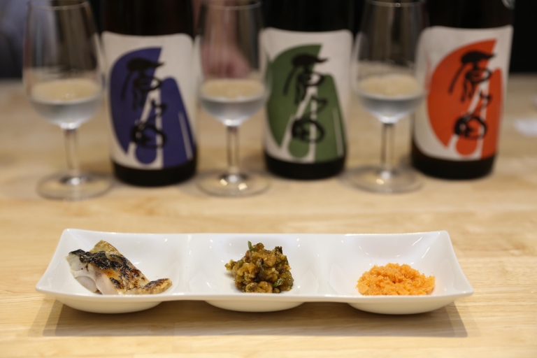 Dégustation de saké dans le centre de KyotoDégustation de saké à Kyoto