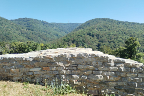Zagreb: Mirogoj Cemetery & Medvedgrad Castle Echoes of Time: Mirogoj & Medvedgrad