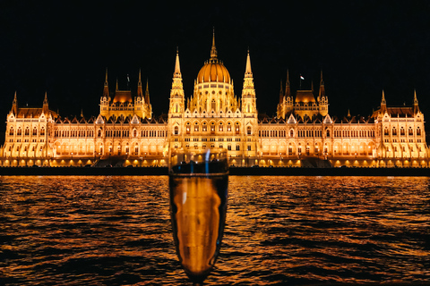 Budapest : 1 heure de croisière touristique en soirée avec boissonBudapest : 1 h de croisière en soirée et 1 boisson