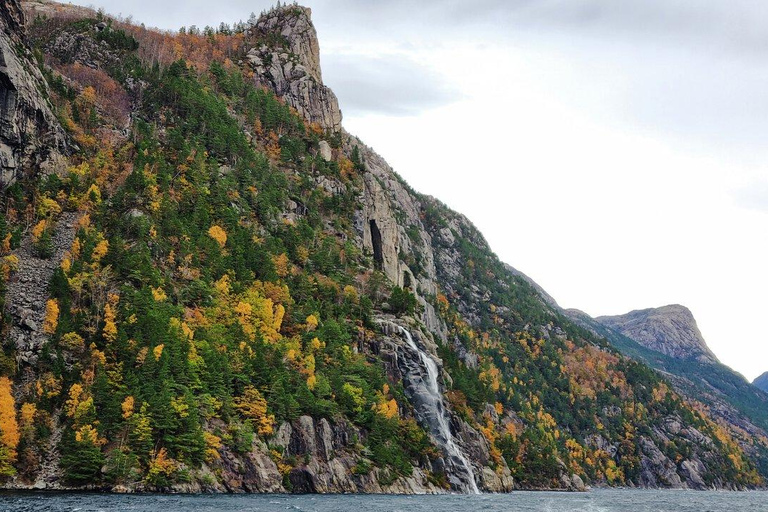 Stavanger: Scenisk fjordkryssning till Lysefjord och PreikestolenStavanger: Lysefjord och Preikestolen: Scenic Fjord Cruise