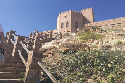 Salalah: Taqah Castle Tour with Meal, Car, and Guide