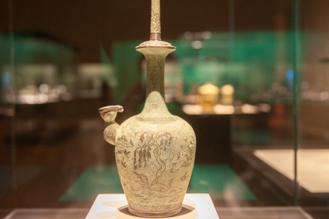 Seoul: National Museum & War Memorial Korea Small Group Tour English Guide