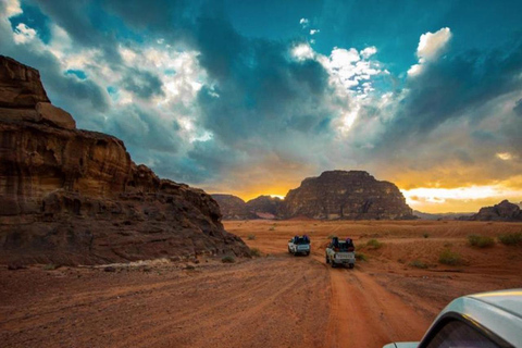 Wadi Rum: 6-Hour Jeep Tour with Bubble Tent Stay and 2 Meals