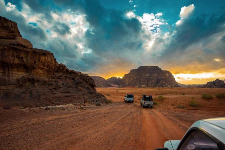 Wadi Rum: 6-Hour Jeep Tour with Bubble Tent Stay and 2 Meals