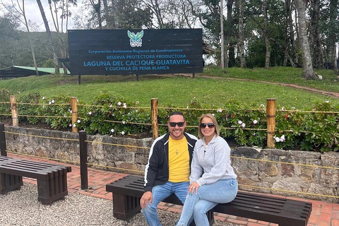 Desde Bogotá: Zipaquirá y Guatavita Los 5 Mejores Sitios Tour GuiadoNUEVO Y MÁS BARATO Visita 5 lugares de interés en Zipaquirá y Guatavita