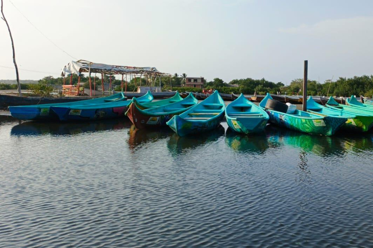 Cartagena: handicraft workshop with flakes and coconut guided by local craftswomen