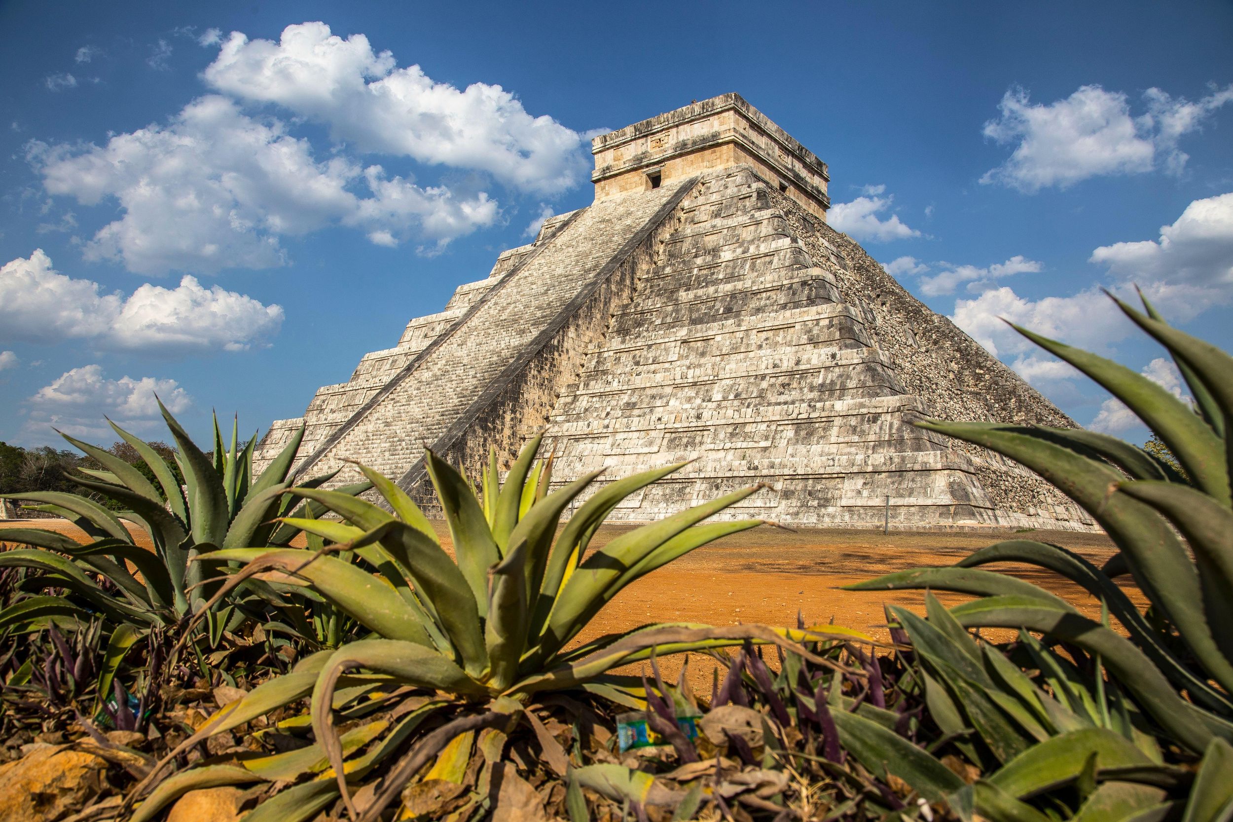 Von Cancún oder der Metropolregion aus: Chichén Itzá, Cenote und Tageskarte für den Ferienkomplex