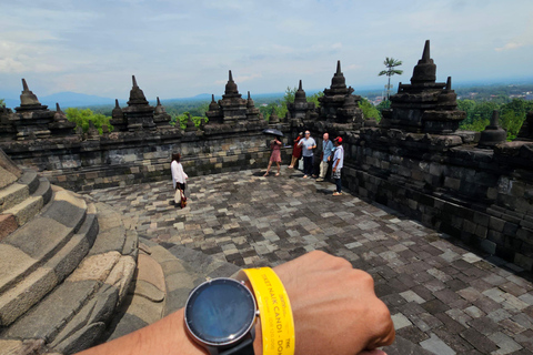 Yogyakarta; Alba/ Salita al Borobudur e Tempio di PrambananAlba a Borobudur, salita in cima e tour del tempio di Prambanan
