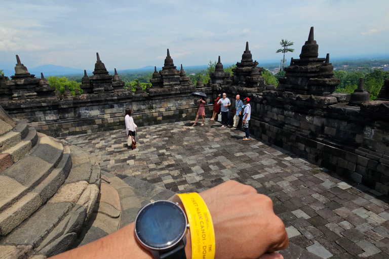 Yogyakarta; Alba/ Salita al Borobudur e Tempio di PrambananAlba a Borobudur, salita in cima e tour del tempio di Prambanan