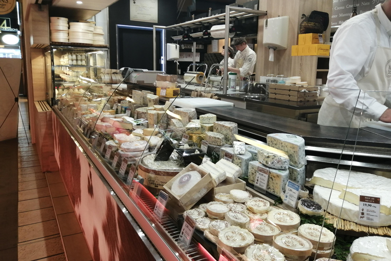 Lyon: Halles de Lyon Paul Bocuse Food Tour with a local