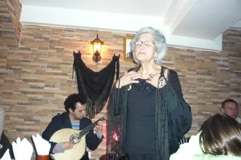 Cena en Lisboa con espectáculo de fado y vistas nocturnas