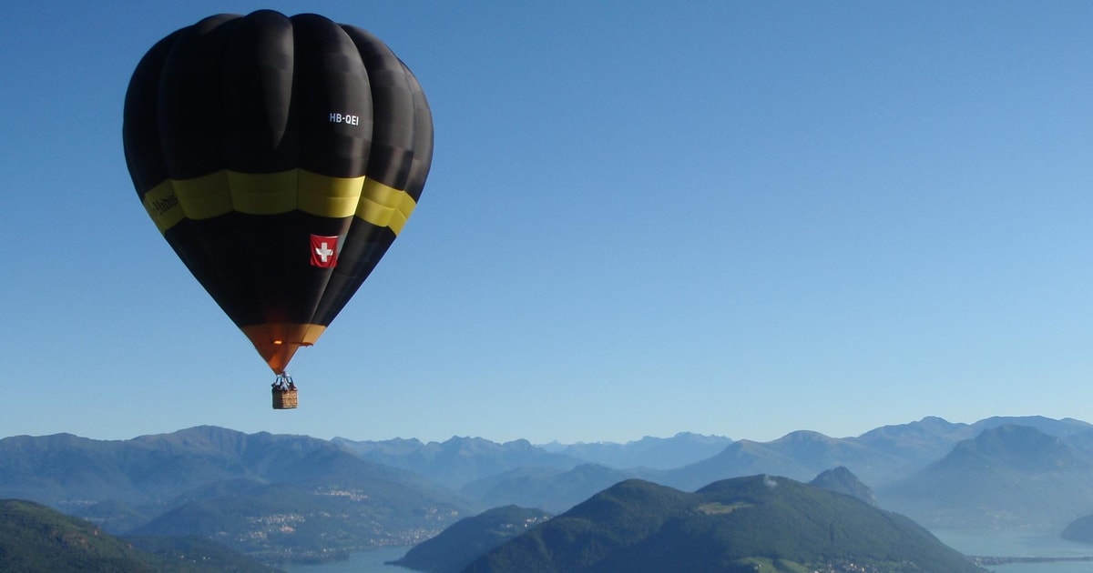 air balloon flying