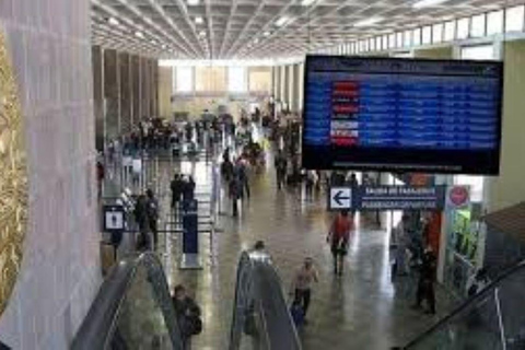 Cusco : Pick up at the airport.