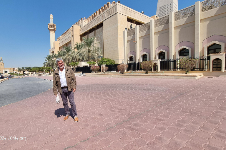 Kuwait Tour Guide Full Day with Comfort SUV Car&WIFI 5G Free