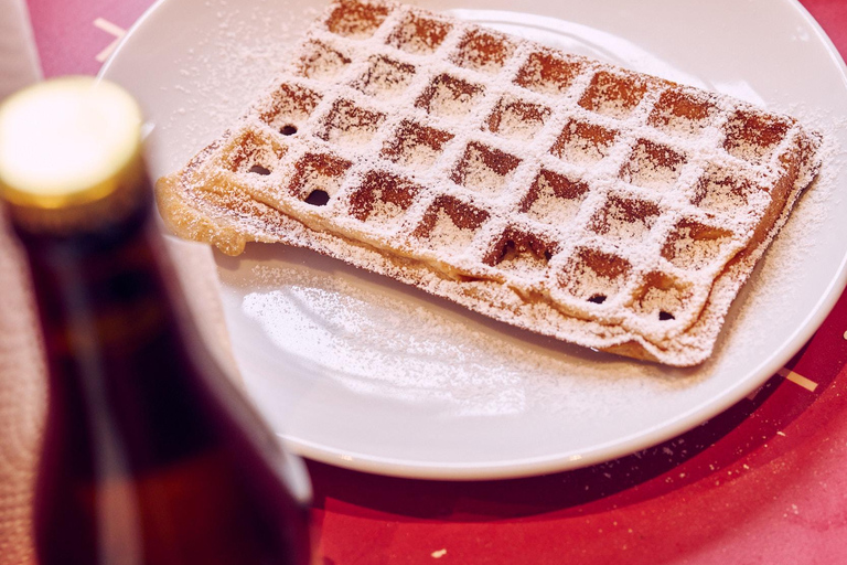 Bruxelles: Laboratorio di preparazione di waffle belgi con degustazione di birra