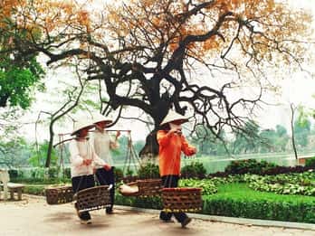 Private Hanoi Tour: Ho Chi Minh Mausoleum & Wasserpuppen Private Hanoi Tour: Ho Chi Minh Mausoleum & Wasserpuppen