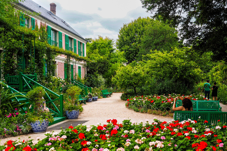 Gardens of Monet & The Old Mill: Giverny and Vernon Tour