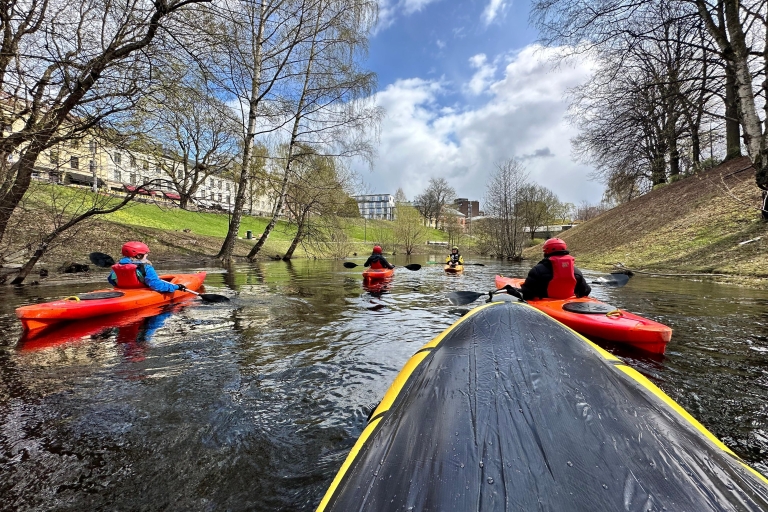 Packraft-tour op de rivier de Akerselva door het centrum van Oslo