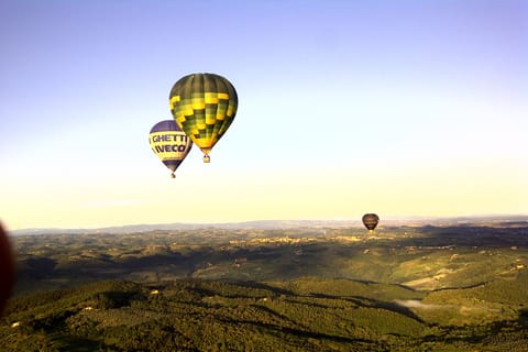 1-Hour Hot Air Balloon Flight Over Tuscany from Lucca