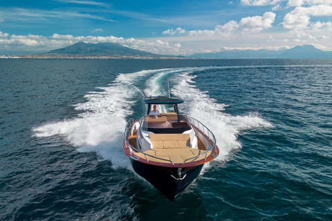 De la côte amalfitaine : Capri, excursion en bateau tout compris + visite de la villeAu départ d'Amalfi : excursion en bateau tout compris à Capri + visite de la ville