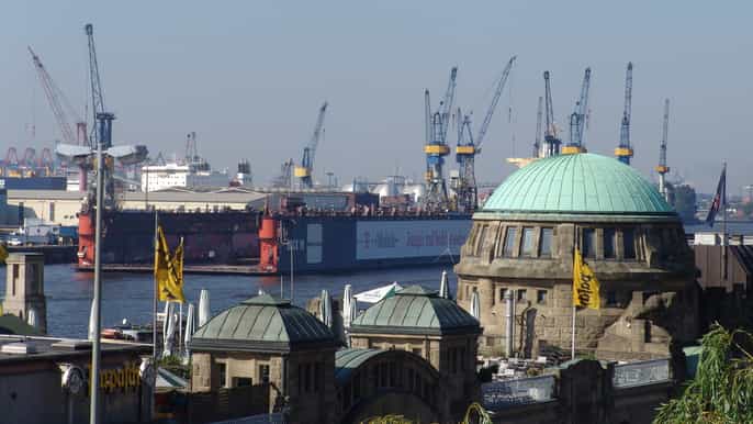 hamburg private 2hour guided tour in your own bus