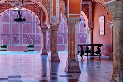 Visita privada de la ciudad de Jaipur con guía en cocheexcursión de un día