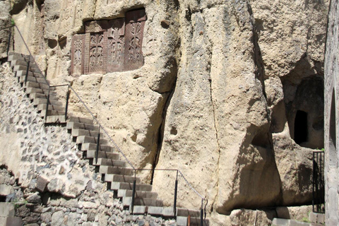 Desde Ereván Templo de Garni y Monasterio de Geghard (traslado)