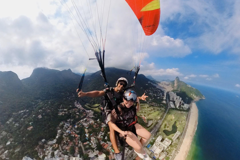 Paragliding flight with the most beautiful view of Rio de Janeiro Paragliding with the most beautiful view of Rio de Janeiro