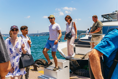 Istanbul: crociera in yacht sul Bosforo con scalo sul versante asiaticoCrociera in yacht con scalo sul lato asiatico - Punto di incontro