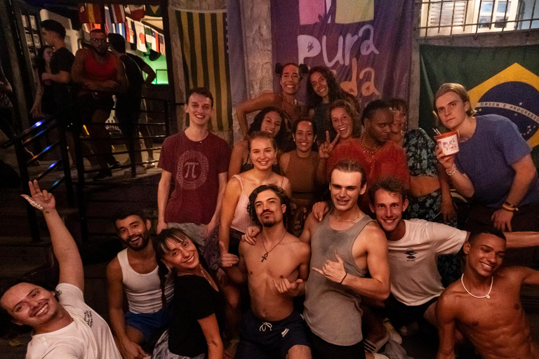 Experiencia en Río: Taller de Caipirinha (2 Caipis) + Clase de FunkExperiencia Nocturna en Río: Taller de Caipirinha + Clase de Funk