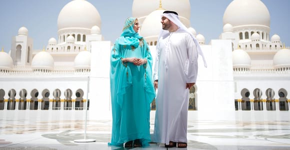 Dubai: Abu Dhabi Tagestour Große Moschee, Königspalast & Mittagessen