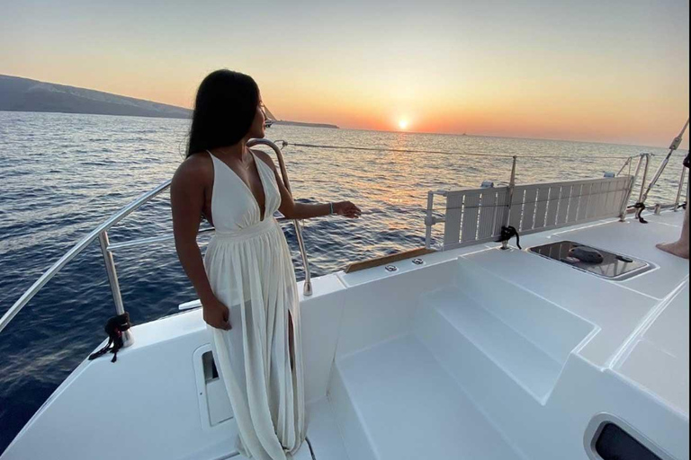 Santorini: Sunset Cruise with Greek Dinner and Transfer Group Tour