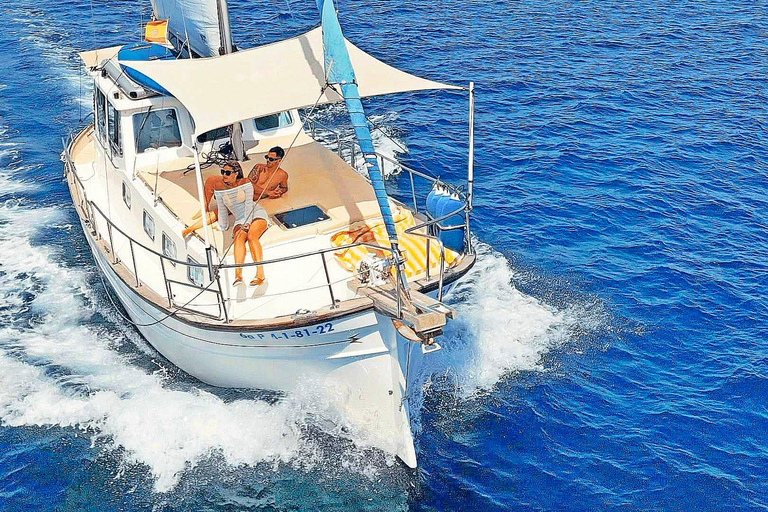 Palma: Private Classic Mallorcan Boat Tou Palma Bay: Cruise to Sea Caves or Calas with tapas & drinks