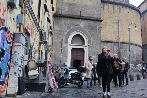 Naples: Walking Tour of Decumans and Spaccanapoli Tour in Italian