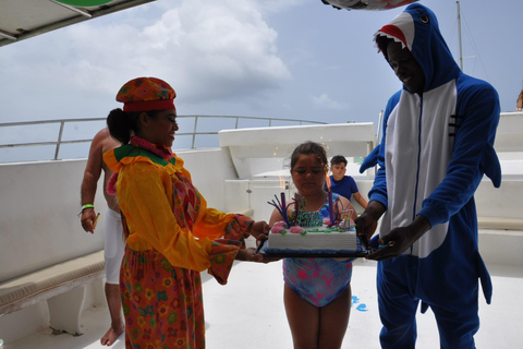 Crucero en barco por Punta Cana con snorkel y barra libre