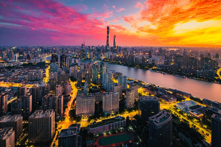 Shanghai Sunset Walk: Historic Bund to Cyberpunk Skyline Private VIP Tour (English & French)