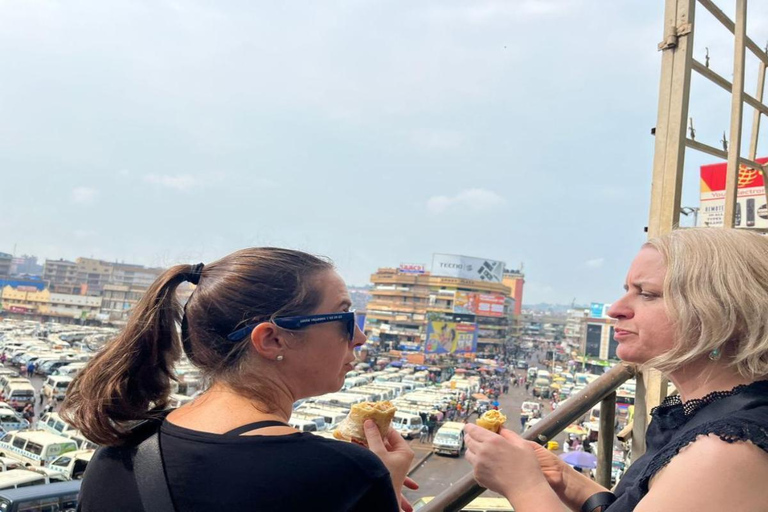Kampala: Guided Walking Tour with Local Food Buffet