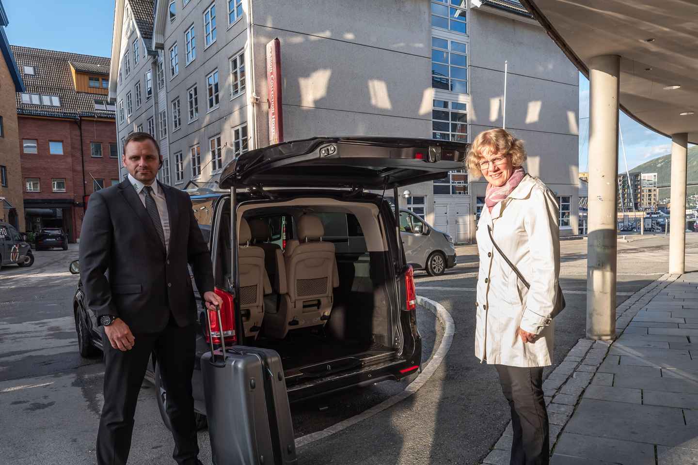 特罗姆瑟：市中心至机场VIP接送服务（1-5人）