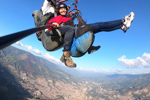 Volar en parapente sobre Medellín en San Félix, una experiencia increíble