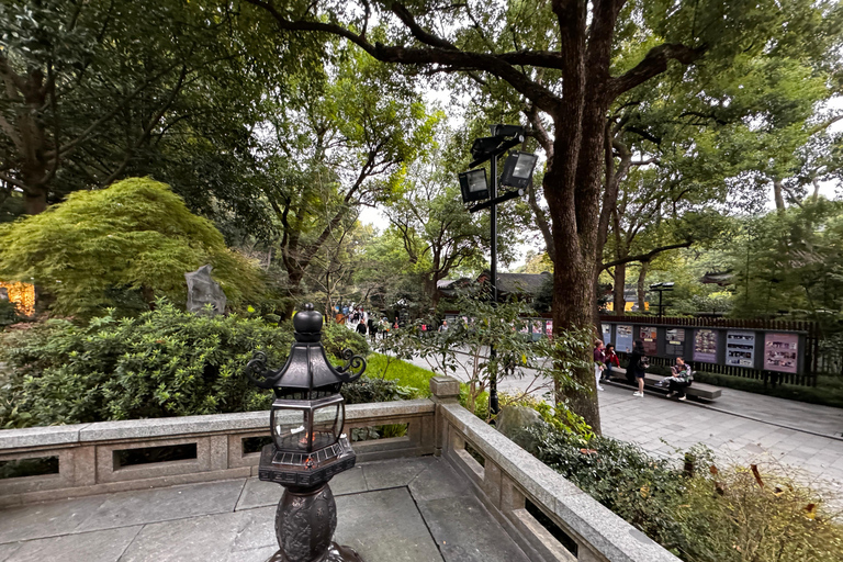 From Hangzhou: 5-Day Tour to Shanghai with Cruise & Lunches