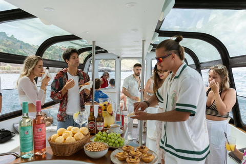 Lisbon – Sangria Social Premium Boat Experience Lisbon: Sangria Vibe Premium Boat Experience