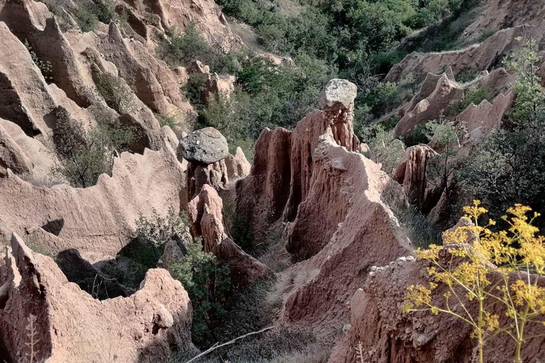 Monastère de Rila,PETIT GROUPE ,Grotte Rilska,Stoby De SOFIASOFIA - Monastère de Rila, pyramides de Stob et grotte de St.Ivan Rilski.