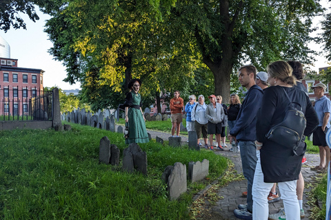Boston: Ghosts & Gravestones Nightwalk Tour