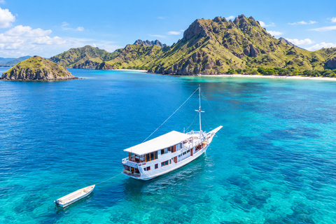 3-Day Komodo National Park Cruise with NK Superior Phinisi Sharing Cabin, Single Bed, Ocean View