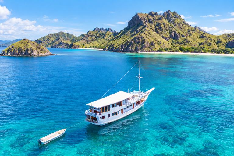 3-Day Komodo National Park Cruise with NK Superior Phinisi Sharing Cabin, Single Bed, Ocean View